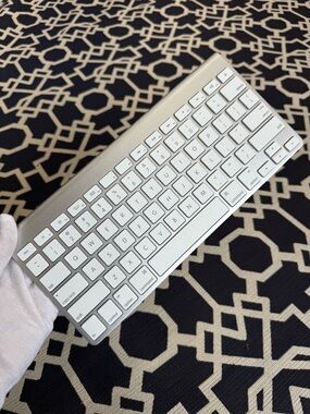 Apple Wireless Keyboard A1314 Aluminum Bluetooth Keyboard Silver White